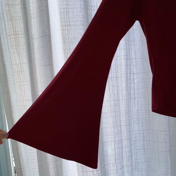 Red v-neck - Picture 3 of 4